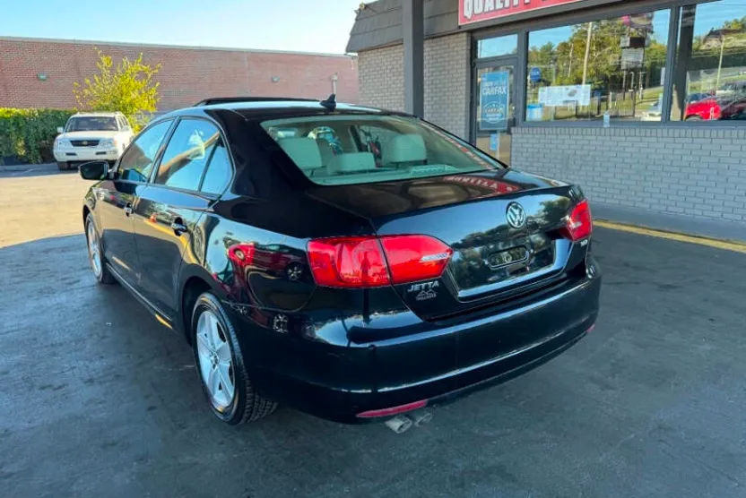 2012 Volkswagen Jetta TDI photo 1