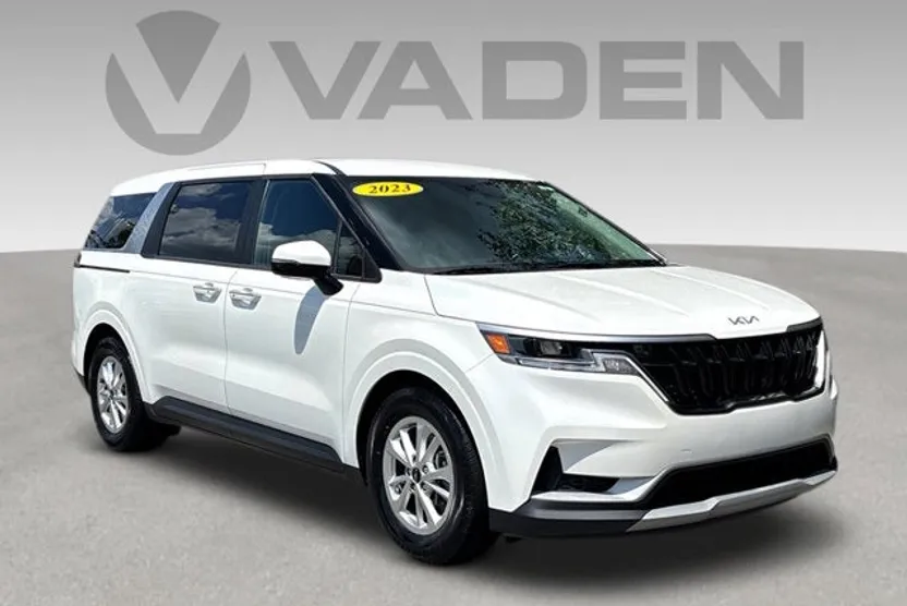 2023 Kia Carnival LX photo 1