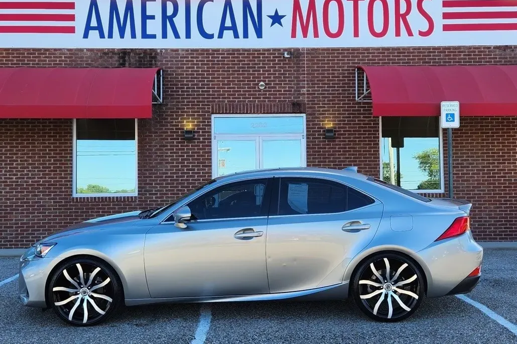 2018 Lexus IS 300 photo 1
