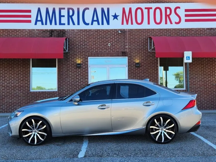 2018 Lexus IS 300 photo 1