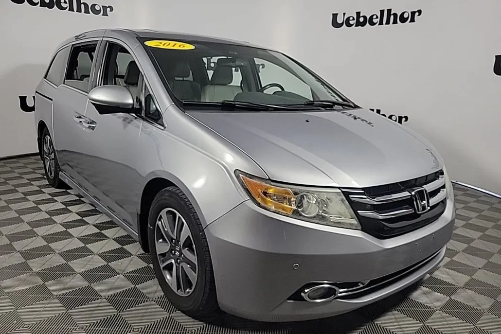 2016 Honda Odyssey Touring Elite photo 1