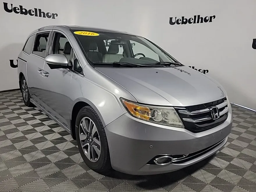 2016 Honda Odyssey Touring Elite photo 1