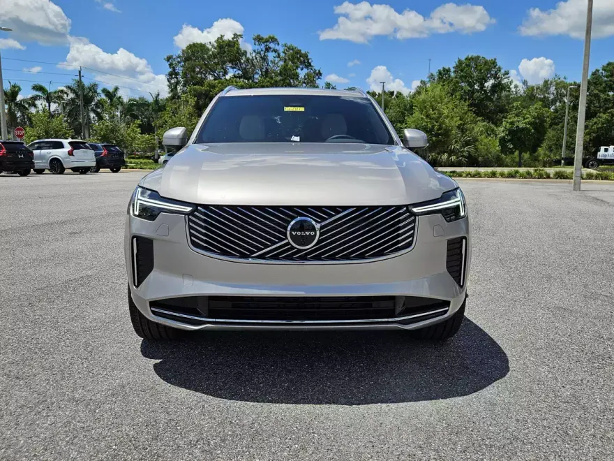 2026 Volvo XC90 Plus photo 1