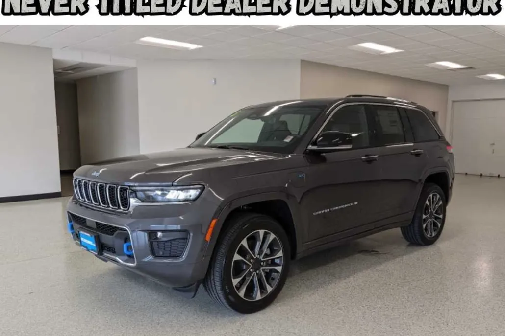 2023 Jeep Cherokee 4xe Overland photo 1