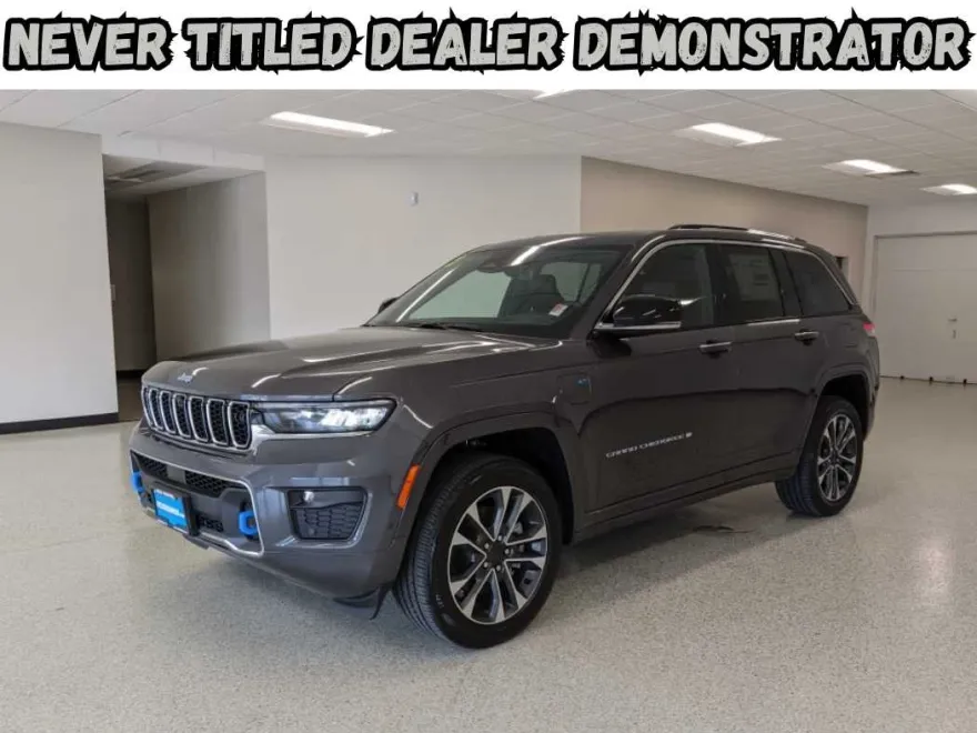 2023 Jeep Cherokee 4xe Overland photo 1