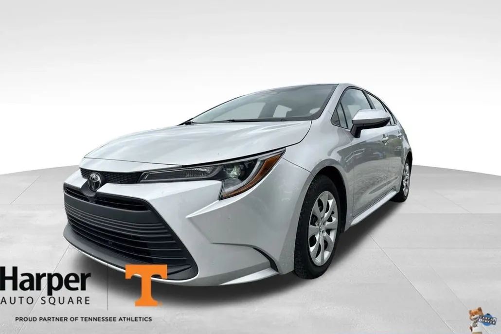 2023 Toyota Corolla LE photo 1
