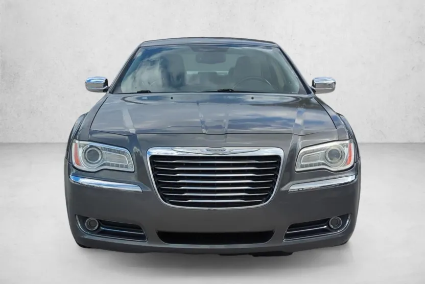 2011 Chrysler 300 Limited photo 1