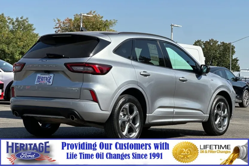 2024 Ford Escape ST-Line photo 1