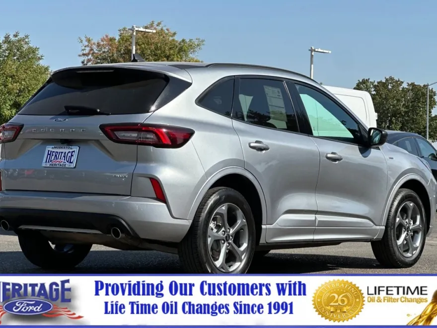 2024 Ford Escape ST-Line photo 1