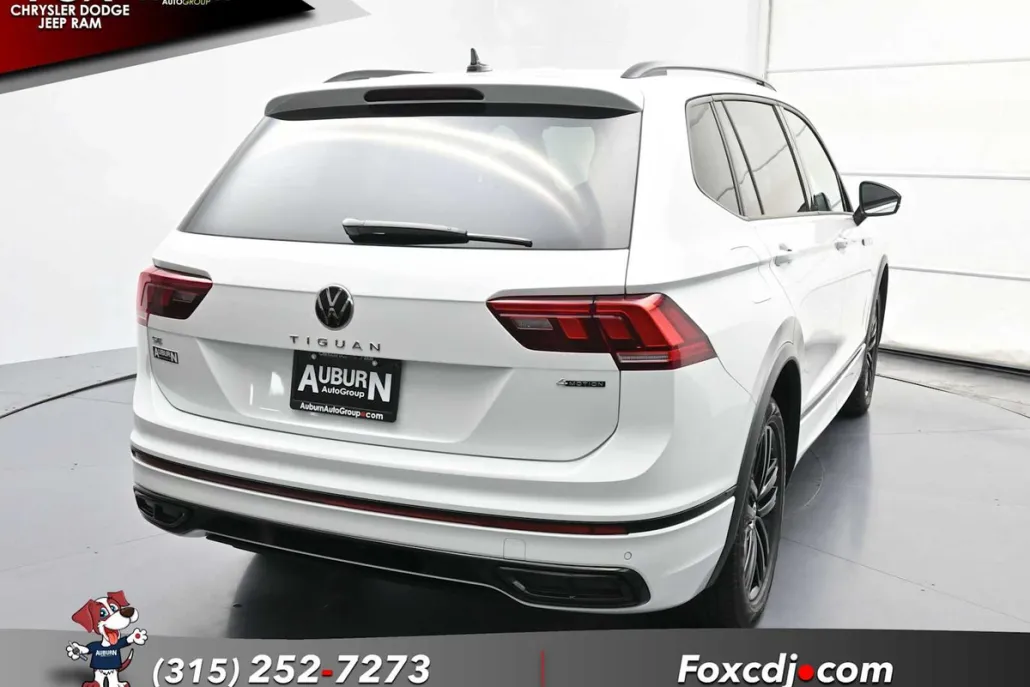 2022 Volkswagen Tiguan SE R-Line Black photo 1