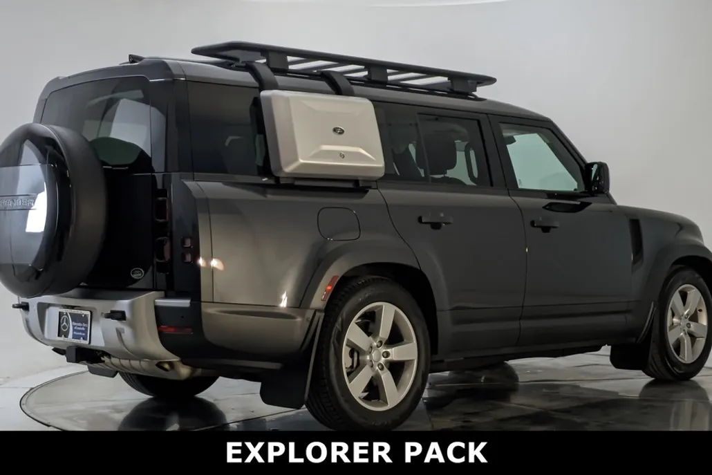 2023 Land Rover Defender 130 First Edition photo 1