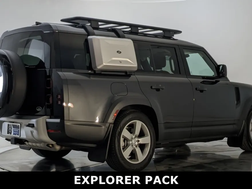 2023 Land Rover Defender 130 First Edition photo 1