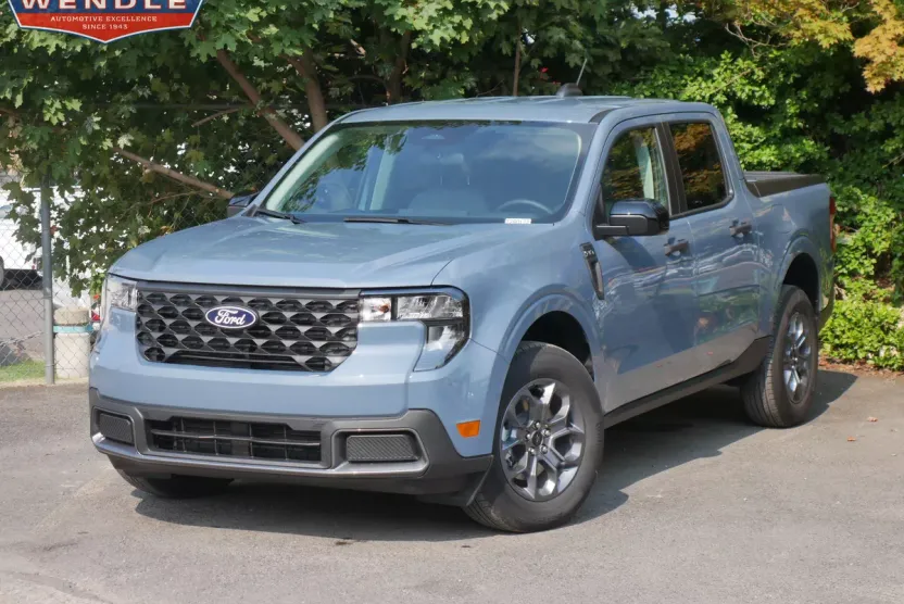 2025 Ford Maverick XLT photo 1