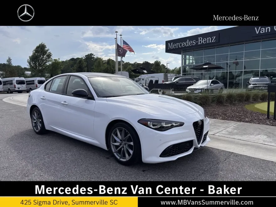 2024 Alfa Romeo Giulia Base photo 1