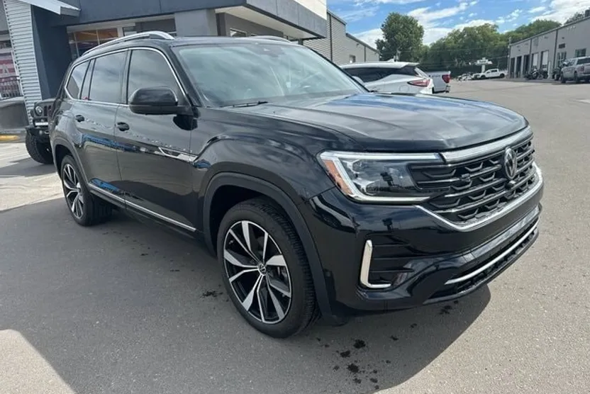 2024 Volkswagen Atlas SEL Premium R-Line photo 1