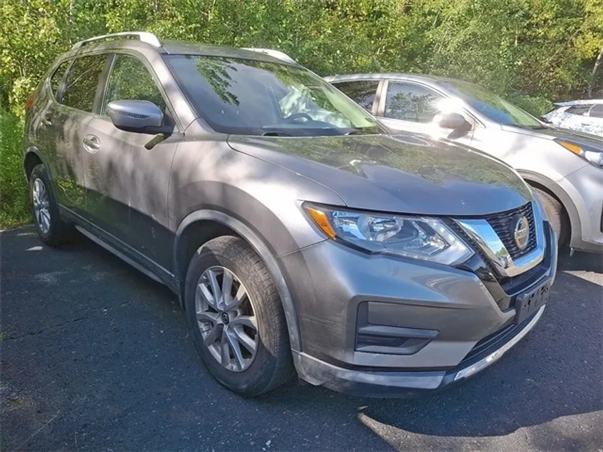 2018 Nissan Rogue SV photo 1