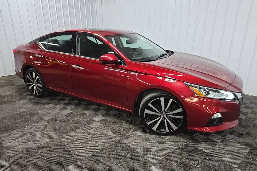 2019 Nissan Altima 2.5 Platinum photo 1