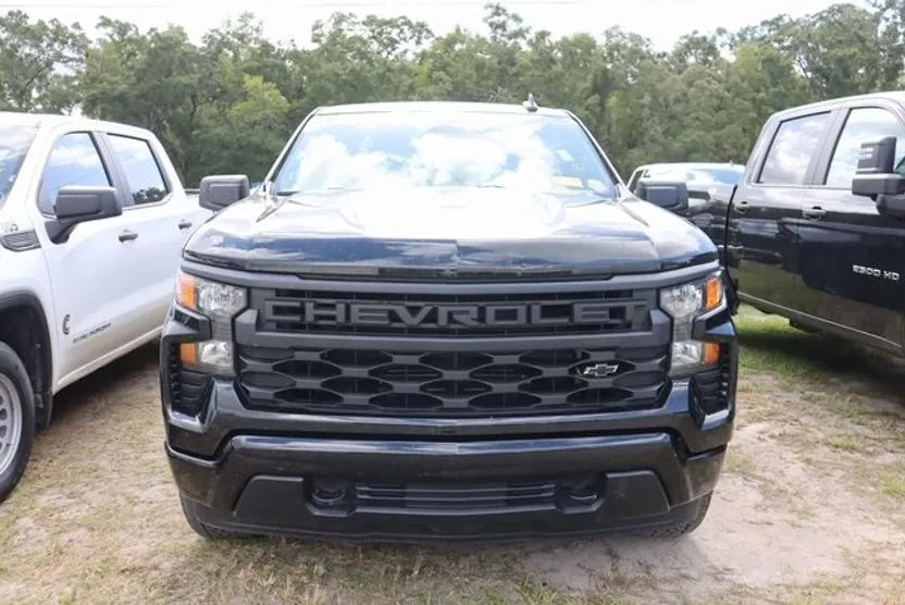 2024 Chevrolet Silverado 1500 Custom photo 1