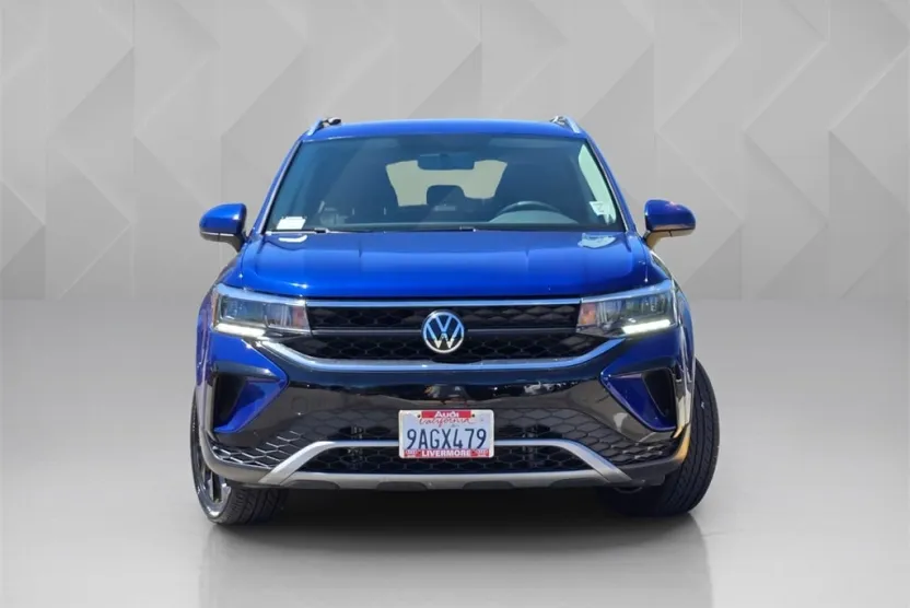 2022 Volkswagen Taos SE photo 1
