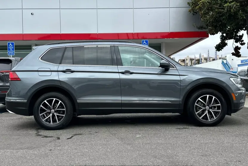 2021 Volkswagen Tiguan SE photo 1