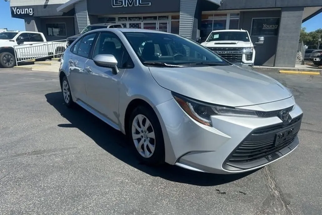 2024 Toyota Corolla LE photo 1