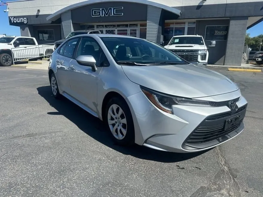 2024 Toyota Corolla LE photo 1