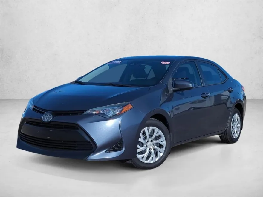 2018 Toyota Corolla LE photo 1