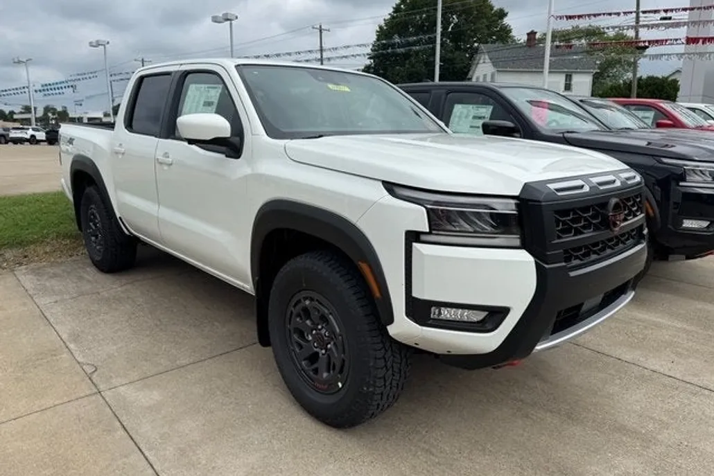 2025 Nissan Frontier Crew Cab PRO-4X photo 1