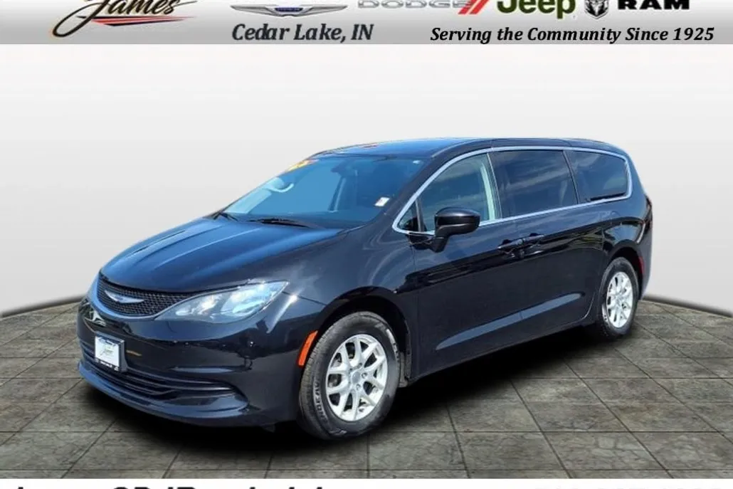 2020 Chrysler Voyager LX photo 1