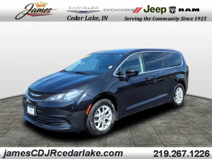 2020 Chrysler Voyager LX photo 1