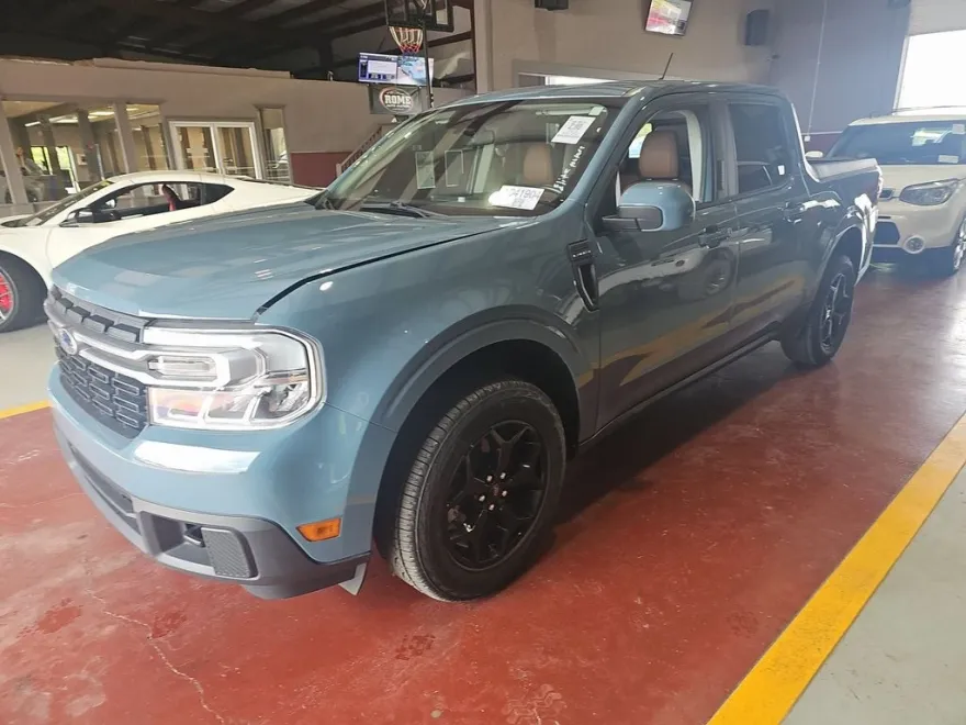 2022 Ford Maverick Lariat photo 1