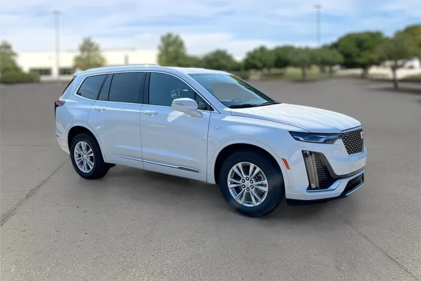 2025 Cadillac XT6 Luxury photo 1