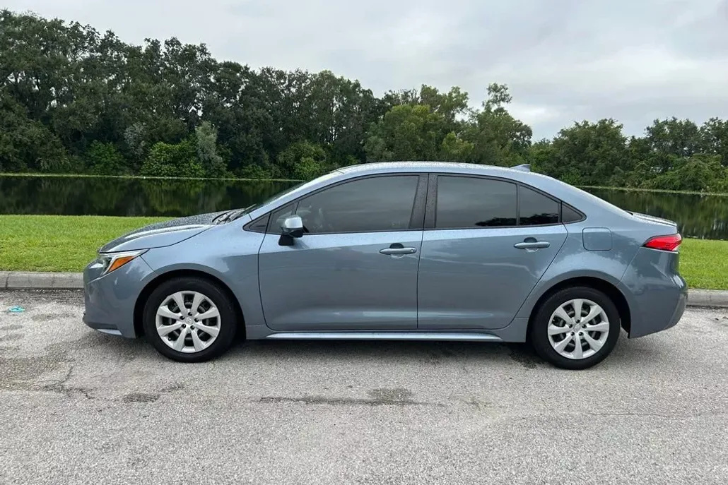 2023 Toyota Corolla Hybrid LE photo 1