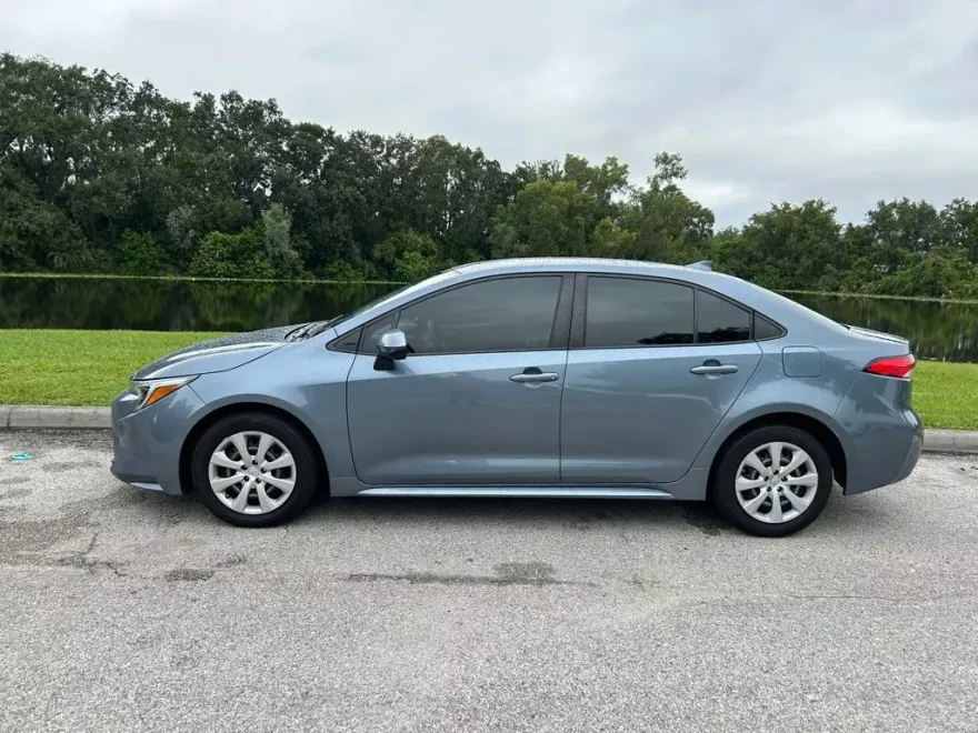 2023 Toyota Corolla Hybrid LE photo 1