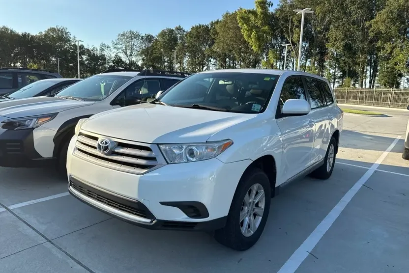 2011 Toyota Highlander SE photo 1