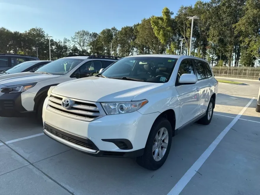 2011 Toyota Highlander SE photo 1