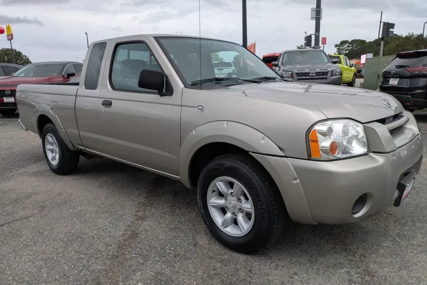 2002 Nissan Frontier XE photo 1