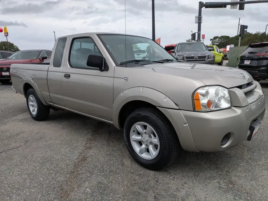 2002 Nissan Frontier XE photo 1