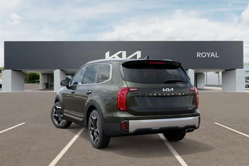 2025 Kia Telluride S photo 1