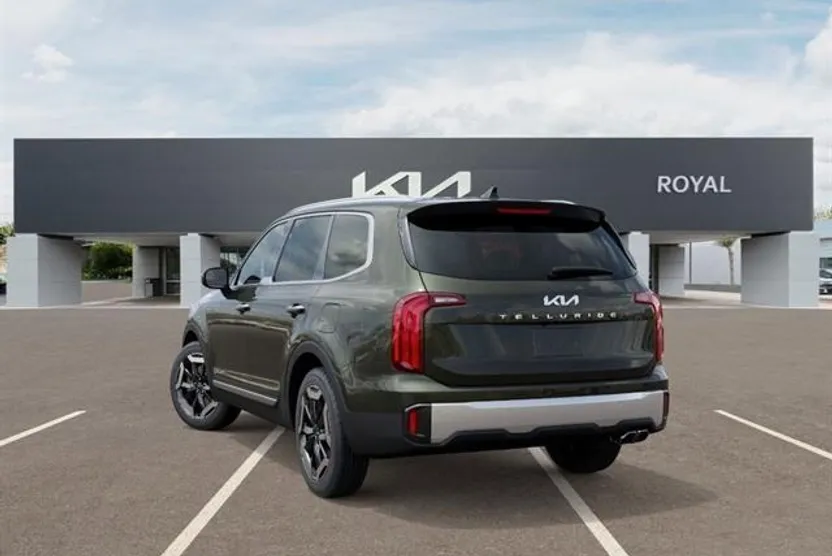 2025 Kia Telluride S photo 1
