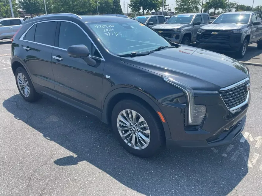 2024 Cadillac XT4 Premium Luxury photo 1