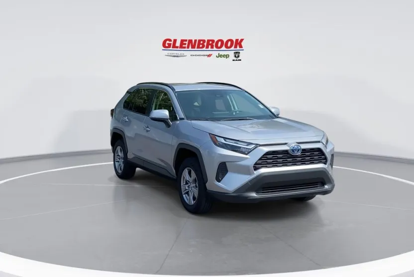 2024 Toyota RAV4 Hybrid XLE photo 1