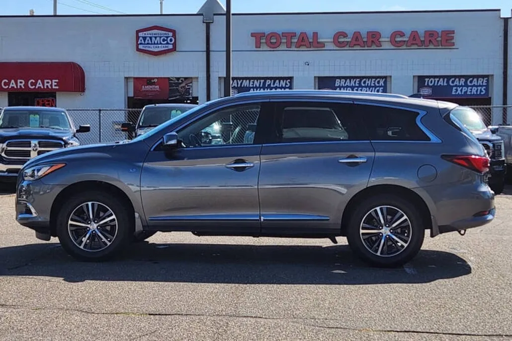 2017 Infiniti QX60 photo 1