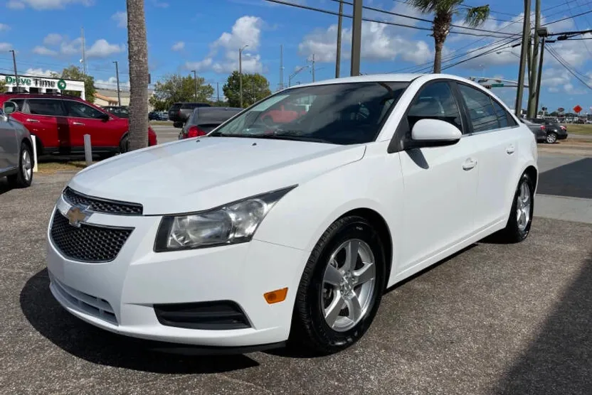 2013 Chevrolet Cruze photo 1