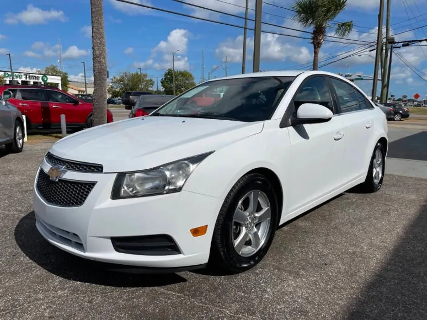 2013 Chevrolet Cruze photo 1