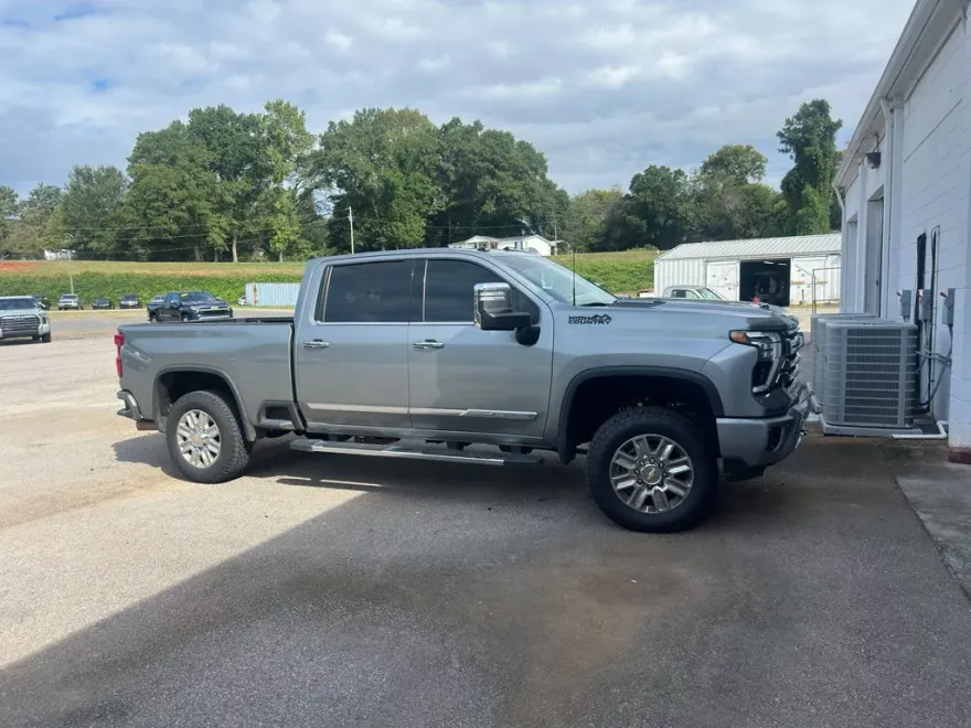 2024 Chevrolet Silverado 2500HD High Country photo 1