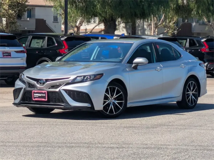 2023 Toyota Camry SE photo 1