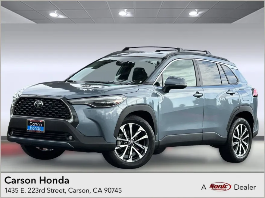 2024 Toyota Corolla Cross XLE photo 1