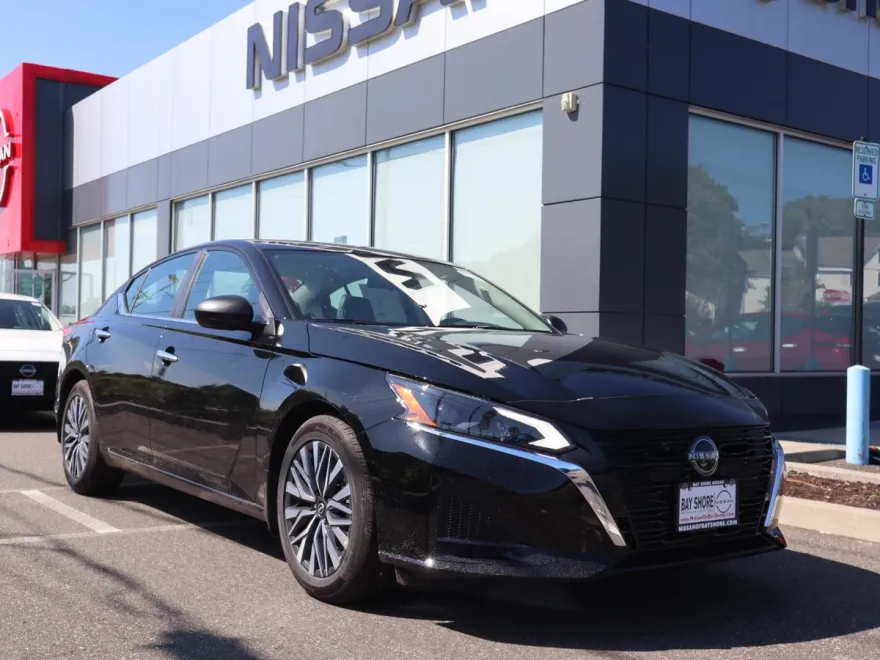 2025 Nissan Altima SV photo 1