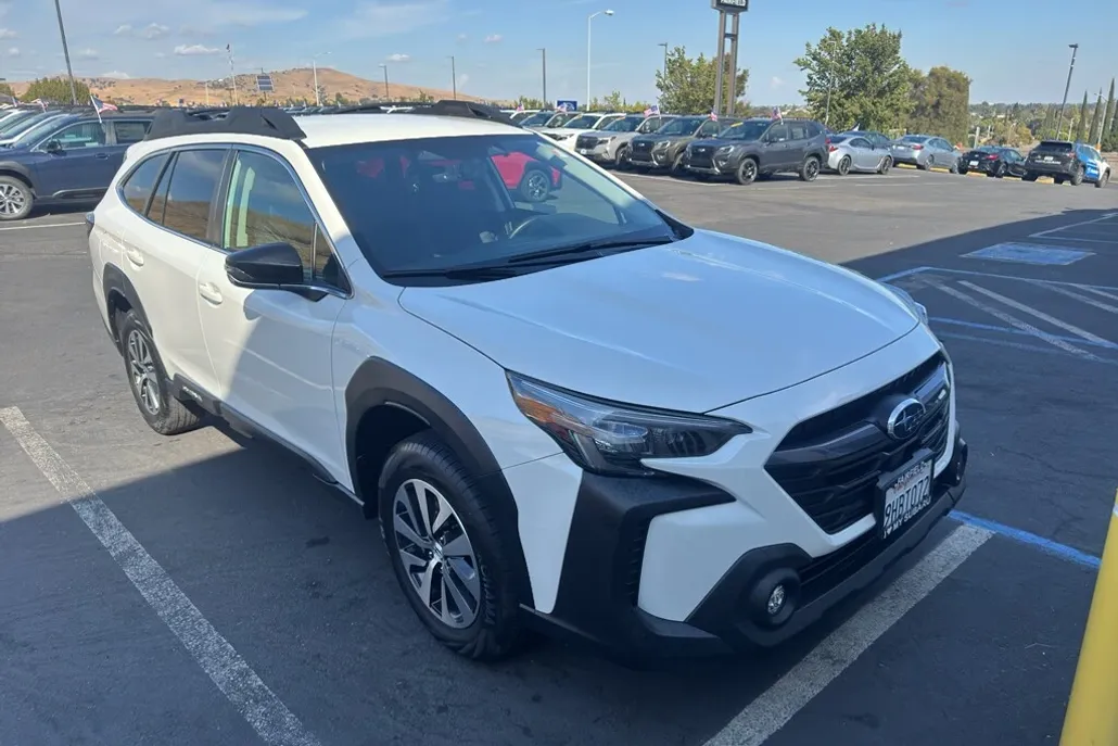 2024 Subaru Outback Premium photo 1